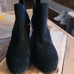 Crocs Womans  Leigh Wedge Comfort Chelsea Suede Ankle Black  bootie boots